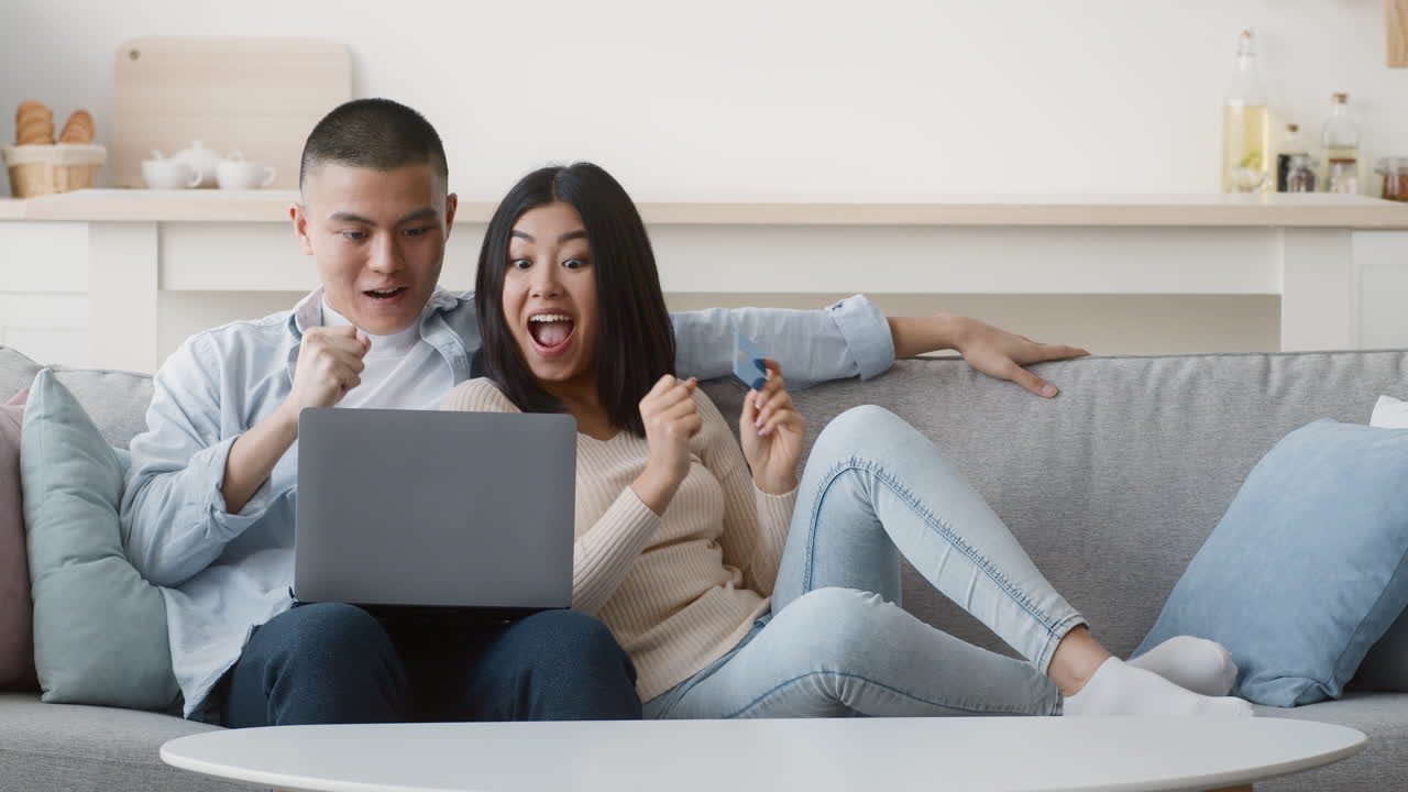 pareja de compras en línea