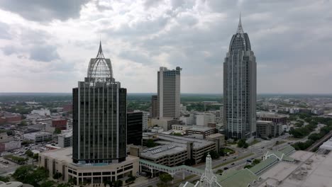 Downtown-Mobile,-Alabama-skyline-with-drone-video-moving-in