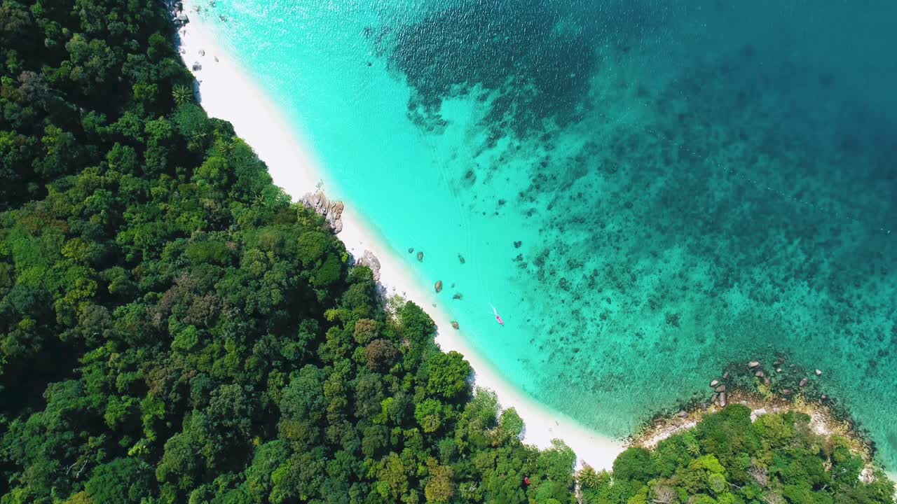 hermosa antena 4k de las islas perhentian tropicales en malasia