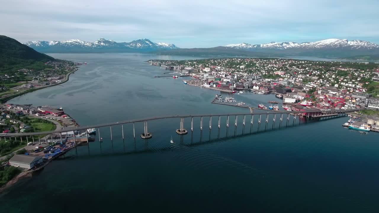 puente de la ciudad de tromsø, noruega imágenes aéreas