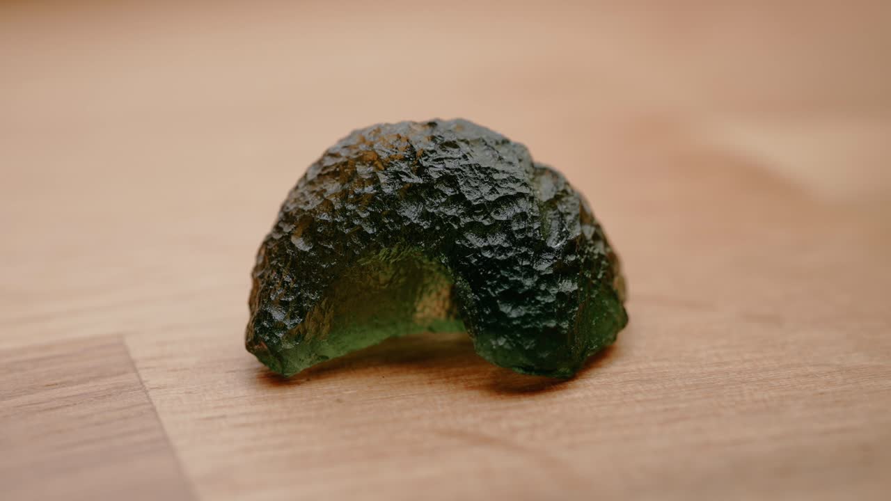 체코 공화국 의 희귀 한 몰다바이트 보석 크리스탈 컬렉션