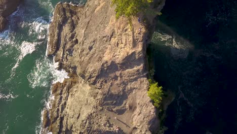 Oregon-Coast-Highway-101-Viewpoint-of-"Natural-Bridge"-rock-formations