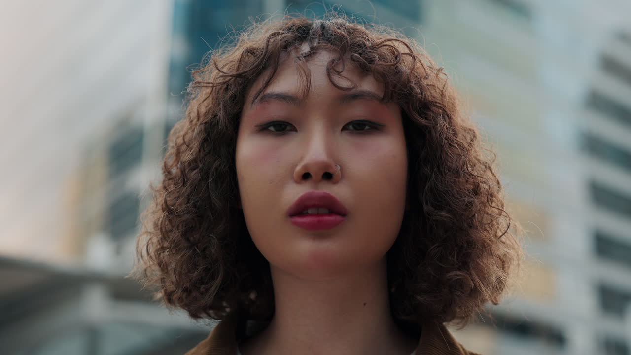 도시 의 여자 초상화