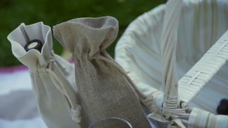 La-Niña-Se-Prepara-Para-Un-Picnic