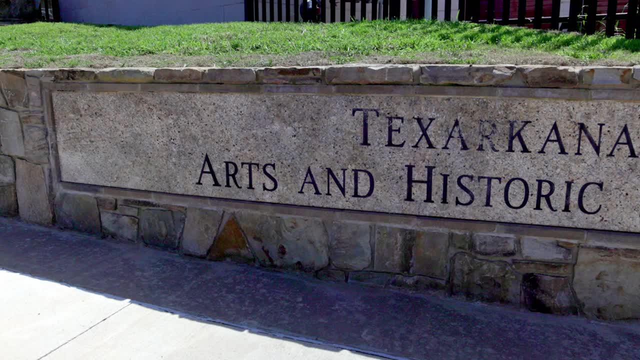왼쪽에서 오른쪽으로 비디오 패닝과 함께 예술 및 역사 지구에 대한 texarkana 표지