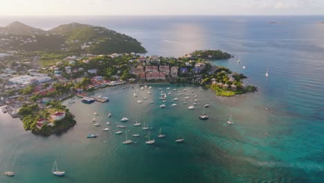 Wunderschöner-Sonnenaufgang-über-Der-Cruz-Bay,-St