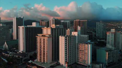 Aerial-drone-footage-of-Honolulu,-Hawaii