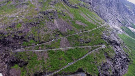 Camino-Del-Troll-Trollstigen-O-Trollstigveien-Sinuosa-Carretera-De-Montaña.