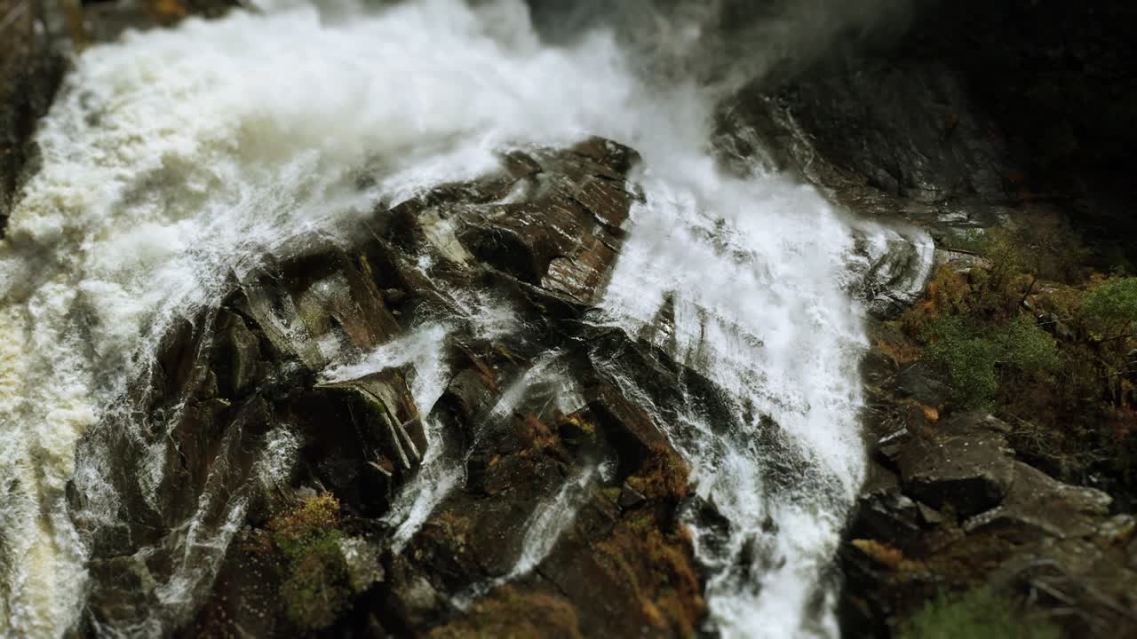Vista aerea della cascata di Skjerfossen