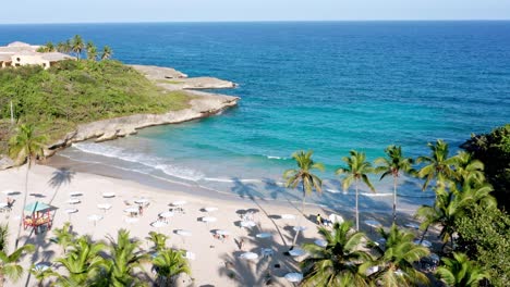 vista aérea sobre la impresionante playa caribe, santo domingo