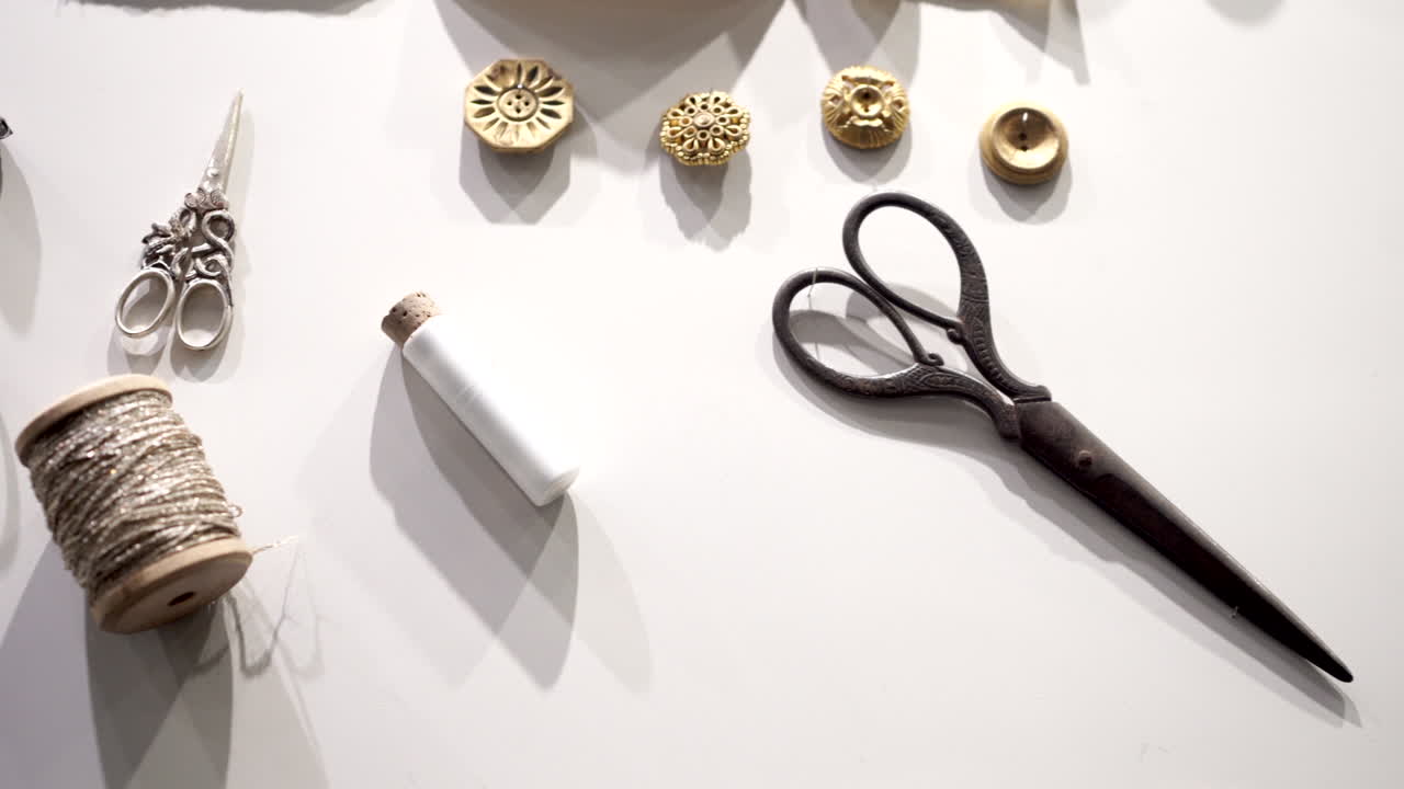 pirata colonial instrumentos para vestir campeche mexico tijeras hilo