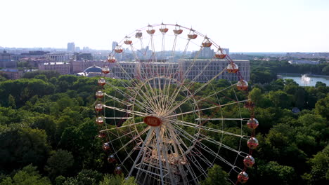 Aerial-view-of-ferris-wheel