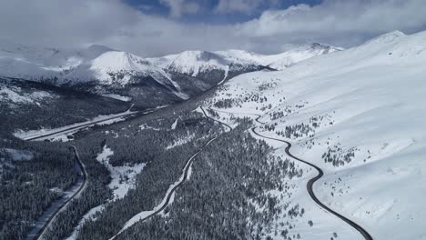 Storm-brewing-over-the-peaks-on-Loveland-Pass,-Colorado