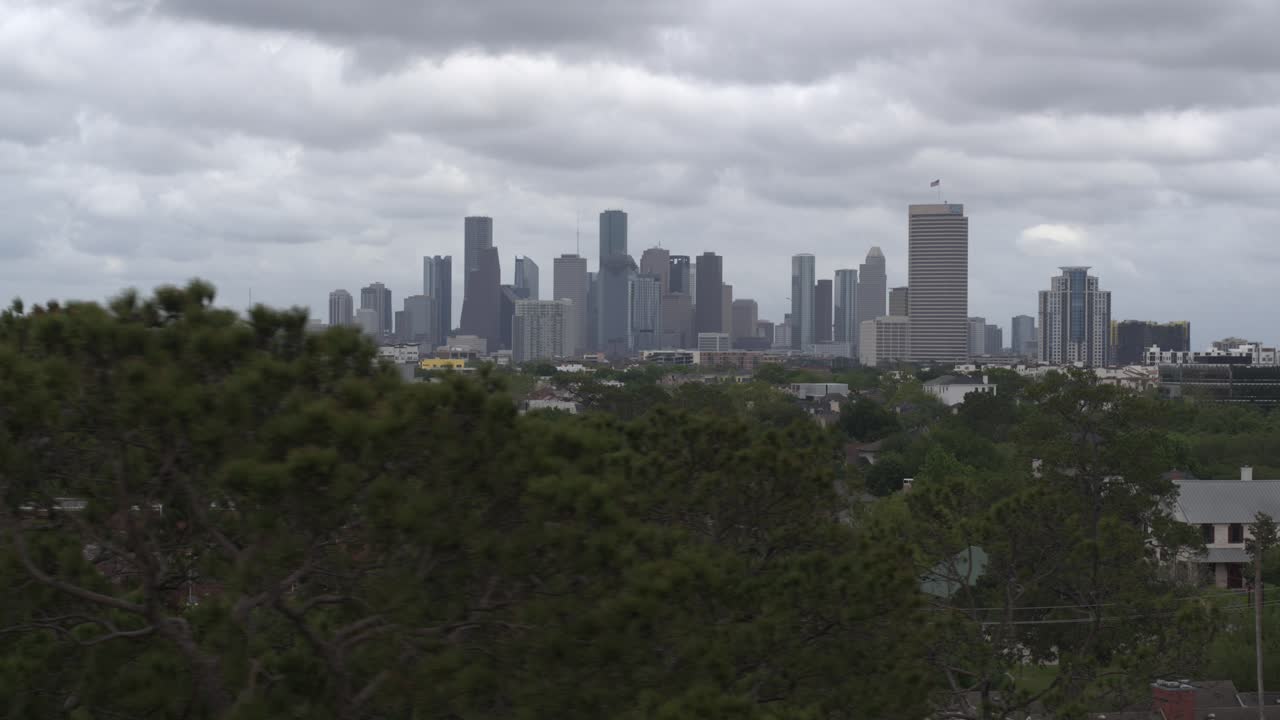 vista de drones del centro de houston desde el parque memorial