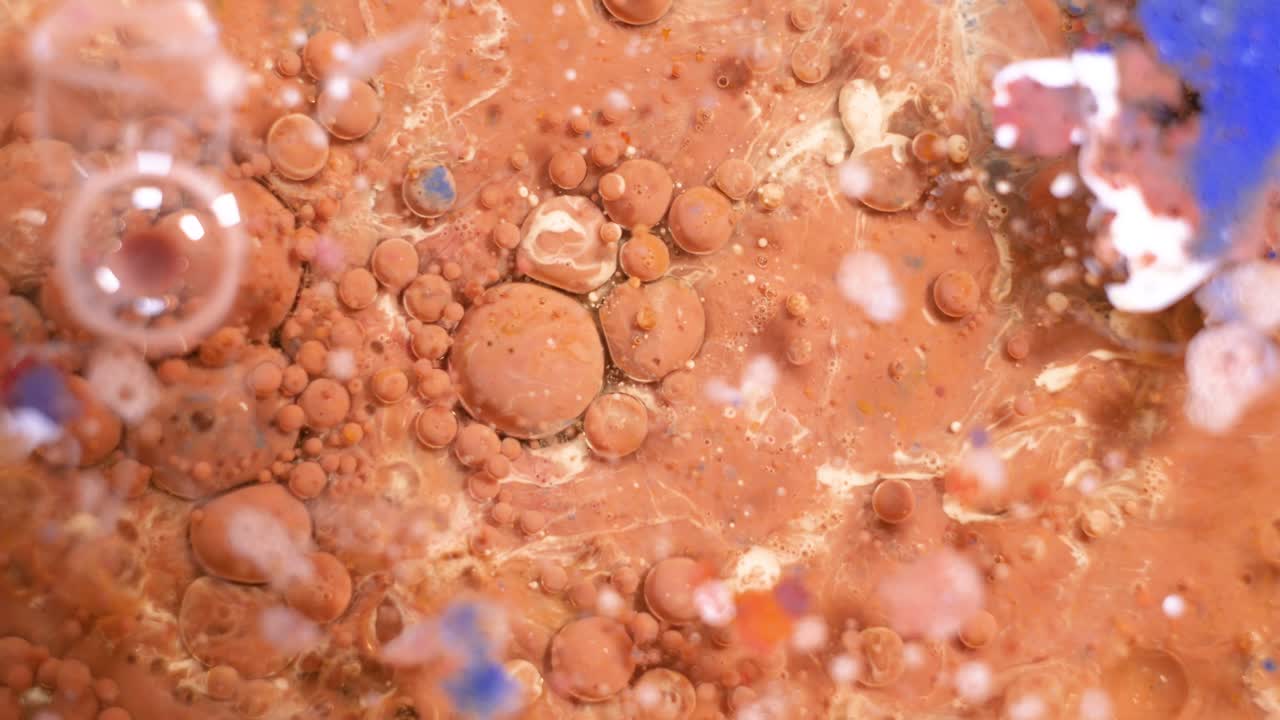 거품과 색을 가진 추상적인 액체 예술