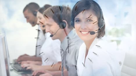 compañeras que trabajan en el centro de llamadas