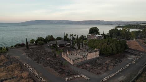 imágenes aéreas de las antiguas ruinas de caperneum cerca del mar de galilea