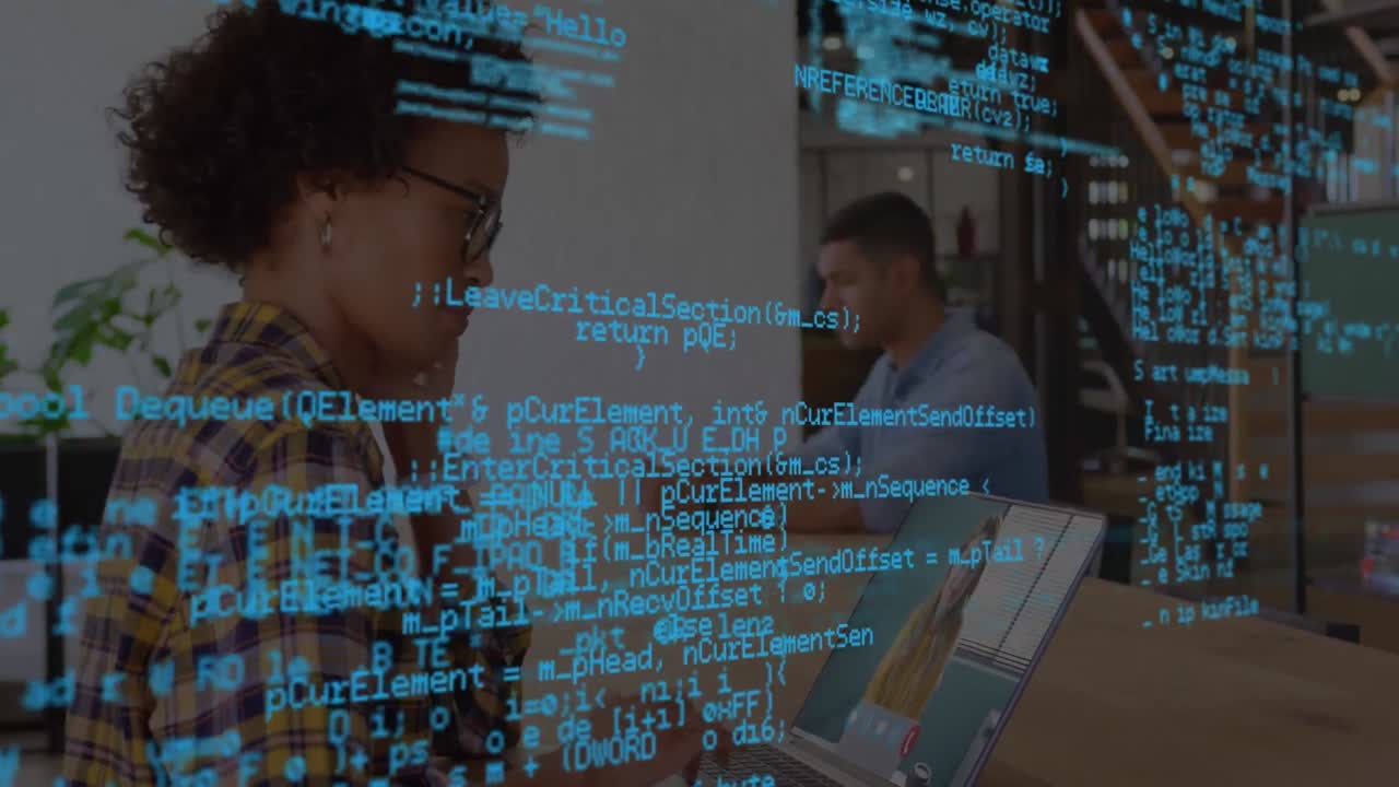 procesamiento de datos sobre personas de negocios que usan computadoras portátiles