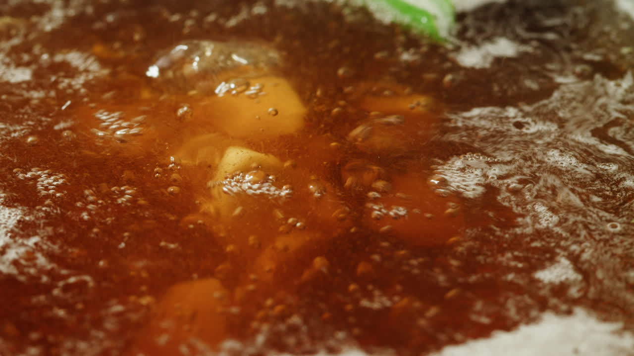 caldo o sopa en ebullición