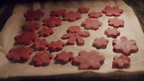 Galletas-Horneadas-Y-Creciendo-Dentro-Del-Horno,-Esponjando-Y-Esponjando-El-Lapso-De-Tiempo