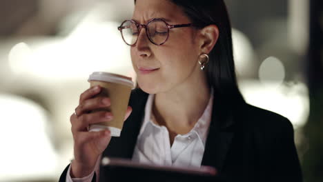 Employee,-night-and-woman-with-a-tablet