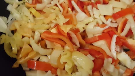 frying yellow and red paprika slices