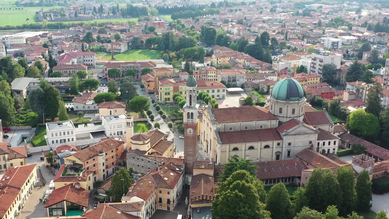 ciudad de thiene catedral vista aérea drone