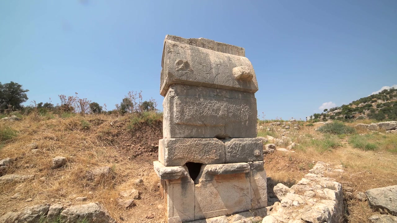 Antigo Sarcófago Lício no Sítio Arqueológico de Patara