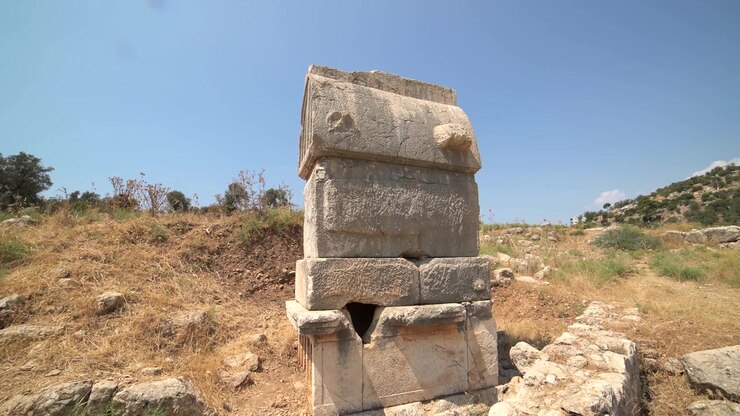 Antigo Sarcófago Lício no Sítio Arqueológico de Patara