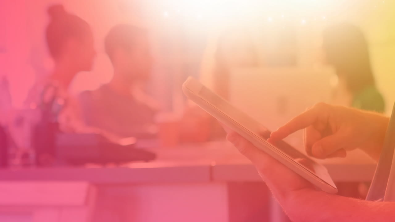 노란색에서 분홍색 색조를 가진 사업가 그룹의 애니메이션