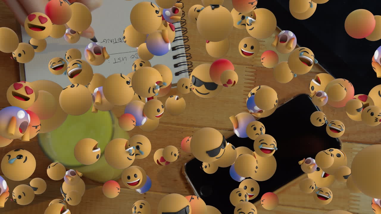 animación de iconos emoji sobre la escritura de una mujer caucásica y un teléfono inteligente