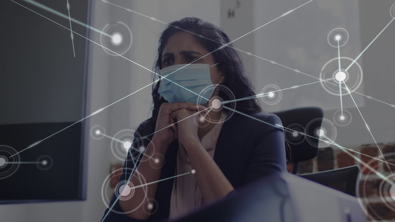 사무실에서 사업가 여성에 대한 연결 네트워크의 활성화