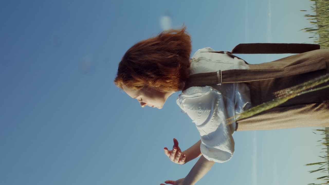 ⁇  에 있는 여자