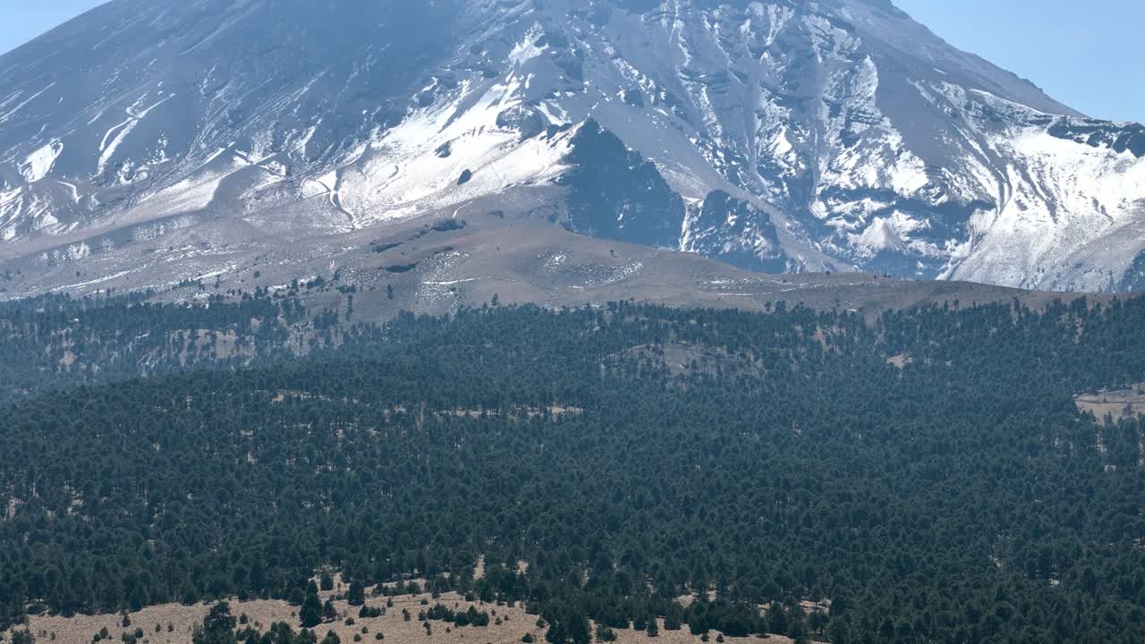 tomada de un avión no tripulado del volcán popocatepetl en méxico