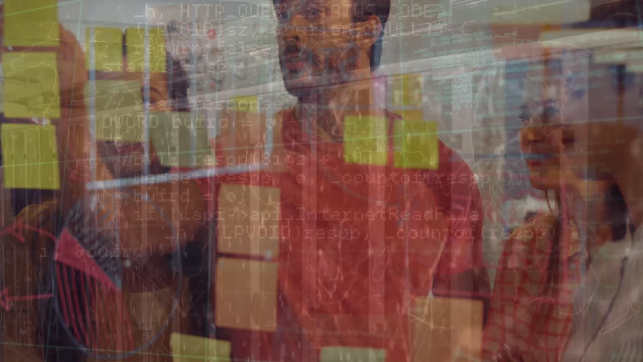 animación del procesamiento de datos financieros sobre diversas personas de negocios en la oficina