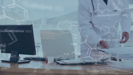 animación del procesamiento de datos científicos sobre el médico caucásico masculino