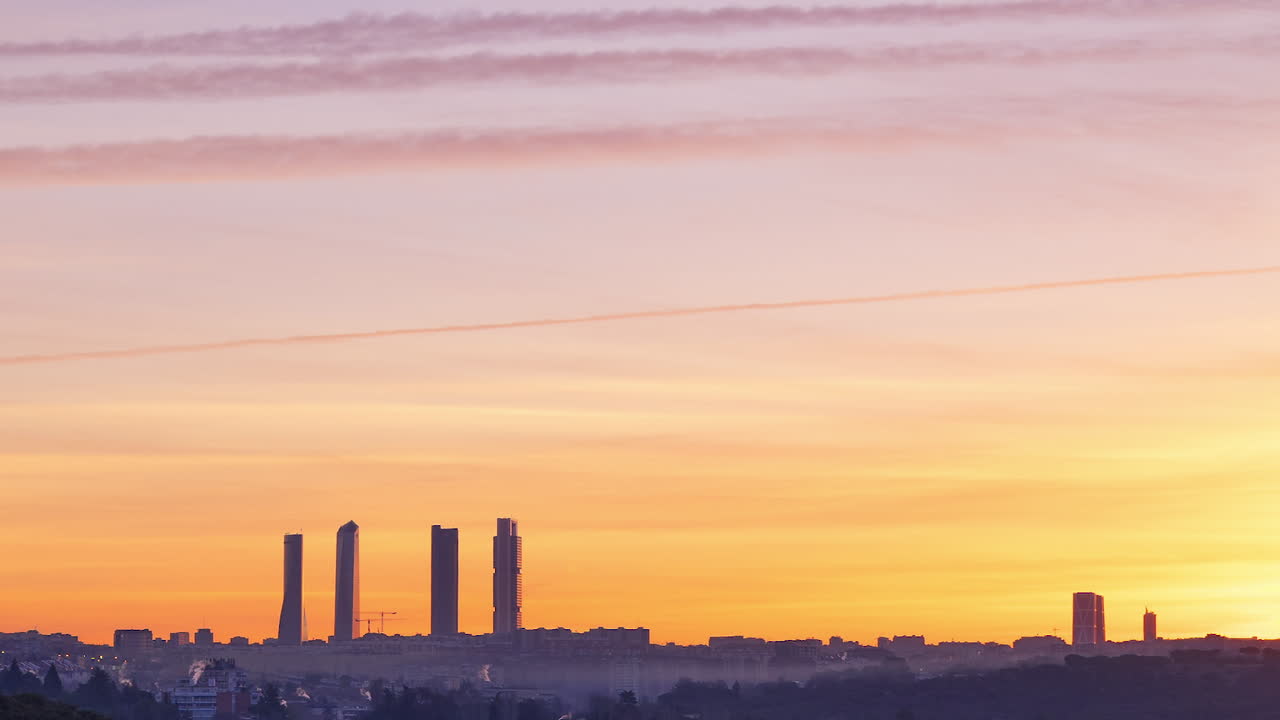 Lapso de tiempo del amanecer en Madrid, España