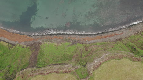 Aerial-push-in-to-rocky-shore,-Grimesy-Island,-Arctic-Circle