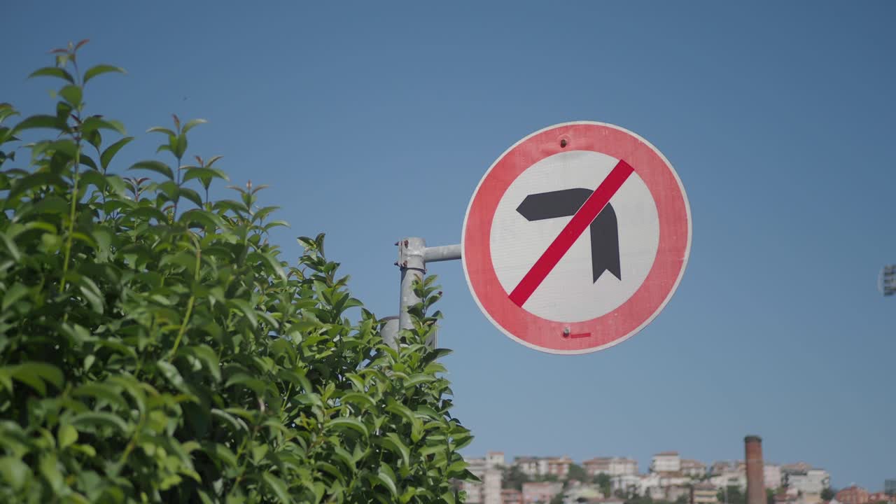 오른쪽 회전 표지판이 없습니다.