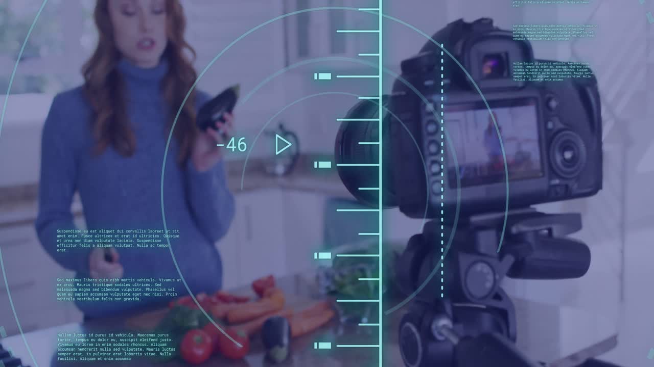 animación de la interfaz y el procesamiento de datos sobre la mujer caucásica grabando vlog.