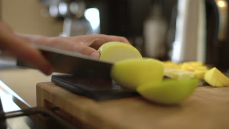 Close-Up-of-Female-Hands-Slicing-a-Green-Apple-