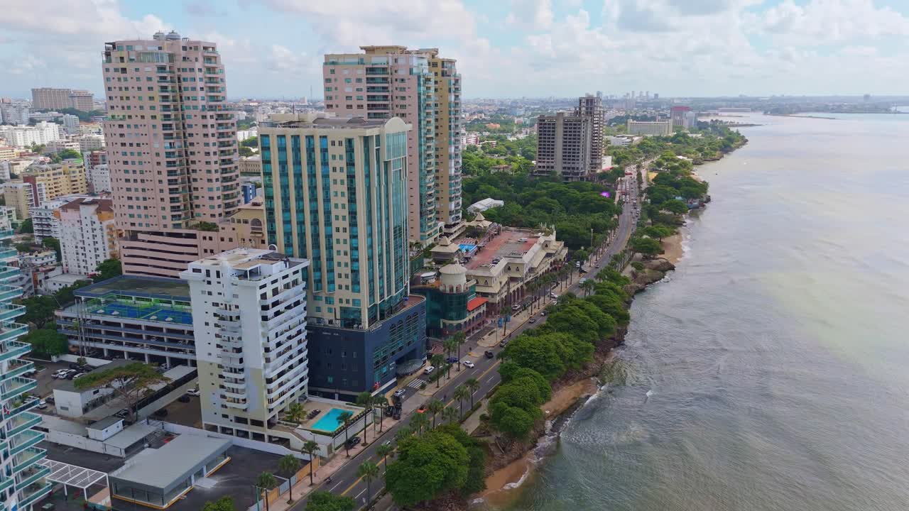 la avenida george washington en el malecón, santo domingo. desde el aire.