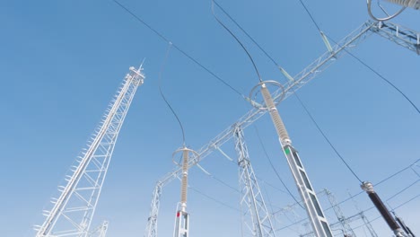 equipos de centrales eléctricas y líneas de transmisión