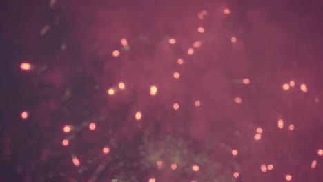 exhibición de fuegos artificiales en el cielo nocturno fuera de enfoque efecto tiro abstracto