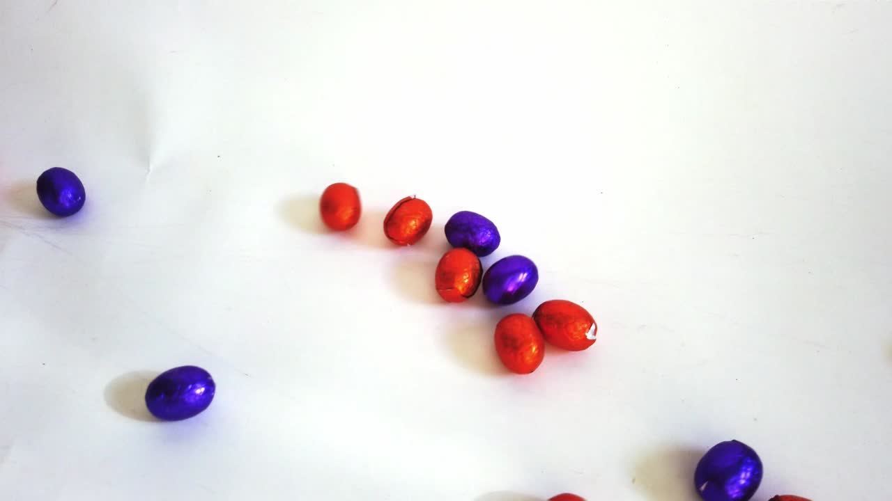 롤링 초콜릿 달걀. 부활절 준비