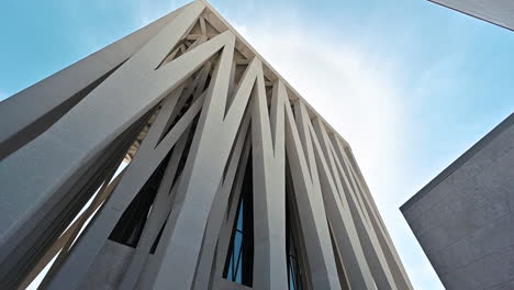 vista exterior de la sinagoga de la casa de la familia abrahámica en abudhabi