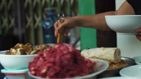 vista de mano de la comida vietnamita
