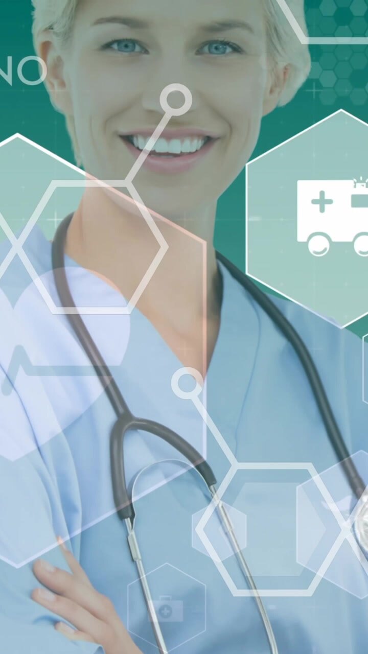 Animación de iconos médicos sobre doctora caucásica sonriente