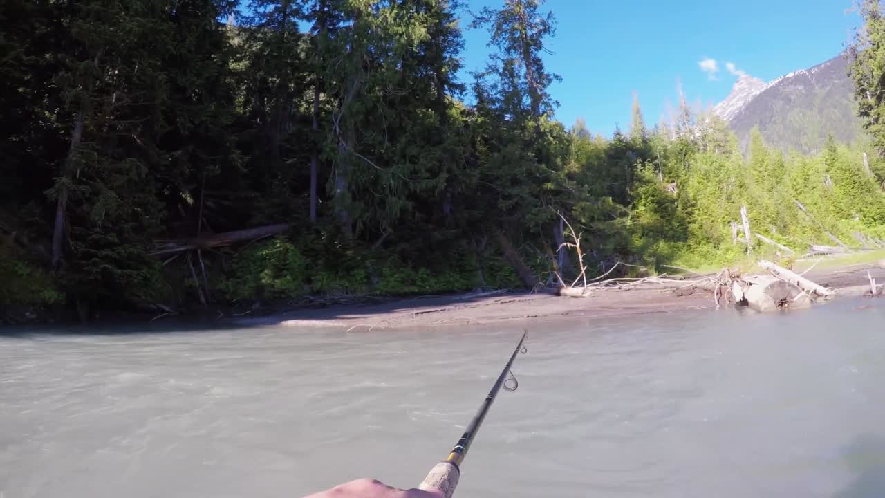 강에서  ⁇ 시를 하는 남자 4k