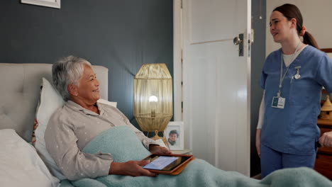 Madura,-Mujer-Y-Chequeo-De-Salud-En-Casa